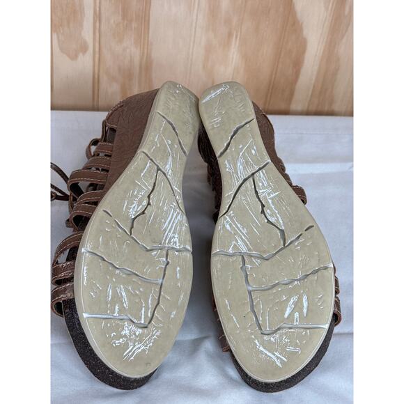 OTBT Nomadic Strappy Leather Zip Back Wedge Sandal 8.5 - Picture 7 of 8